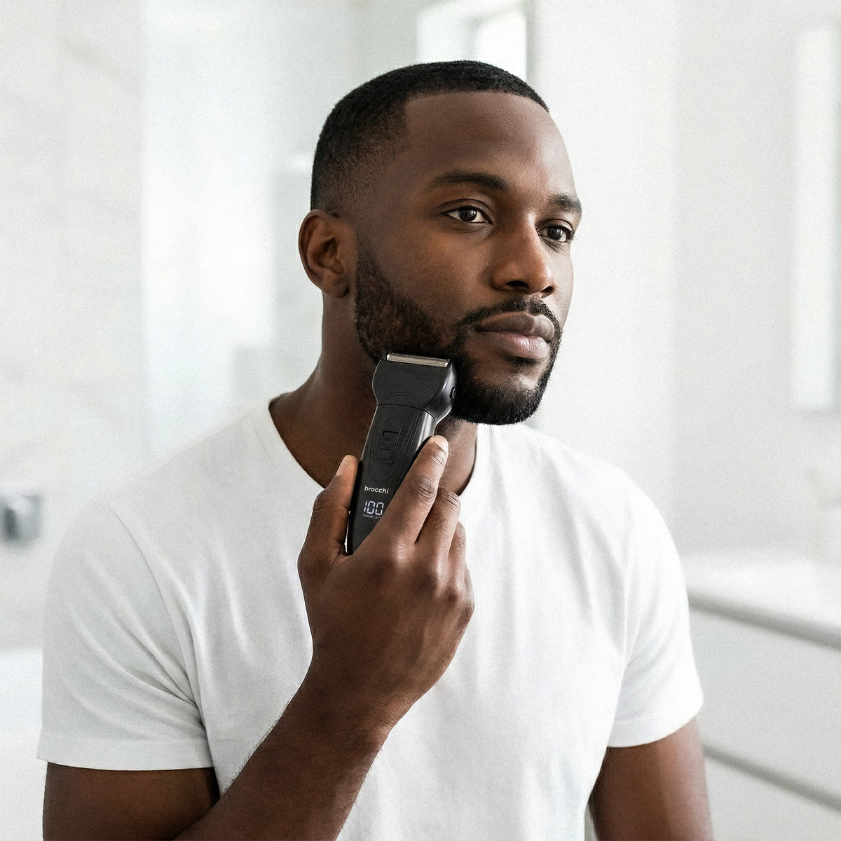 Shaving the beard line with the 3-in-1 Grooming Set