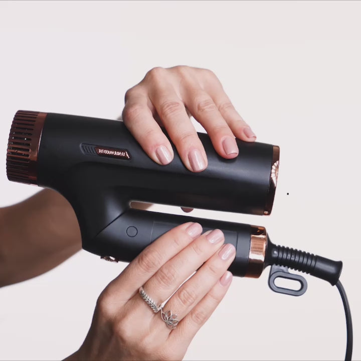 Load video: Sleek Fold | Foldable Travel Dryer