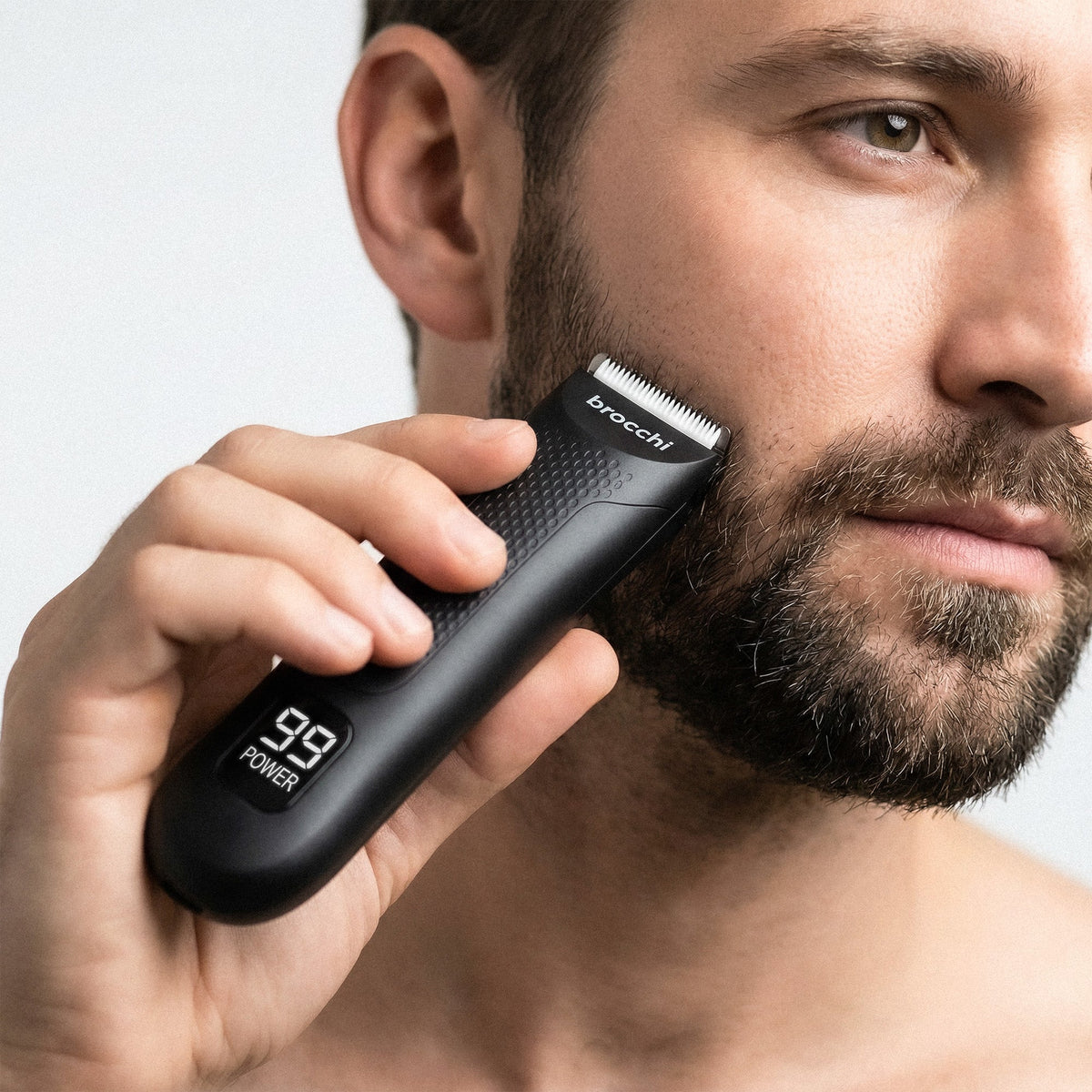Trimming a beard with The Cutting Edge trimmer
